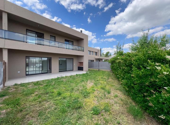 Casa · 108m² · 3 Ambientes · 2 Cocheras