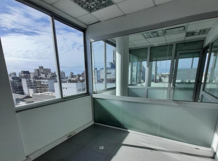 Oficina comercial · 115m² · 4 Ambientes · 2 Cocheras