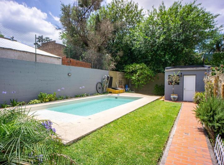 Casa · 141m² · 11 Ambientes · 2 Cocheras