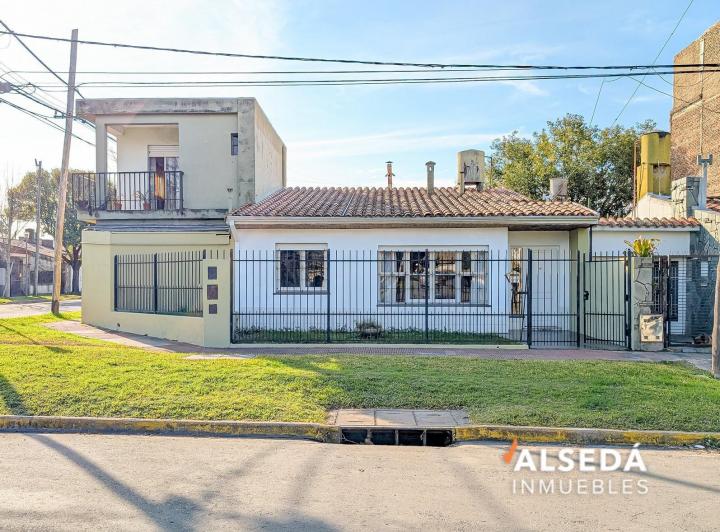 Casa · 130m² · 5 Ambientes · 2 Cocheras