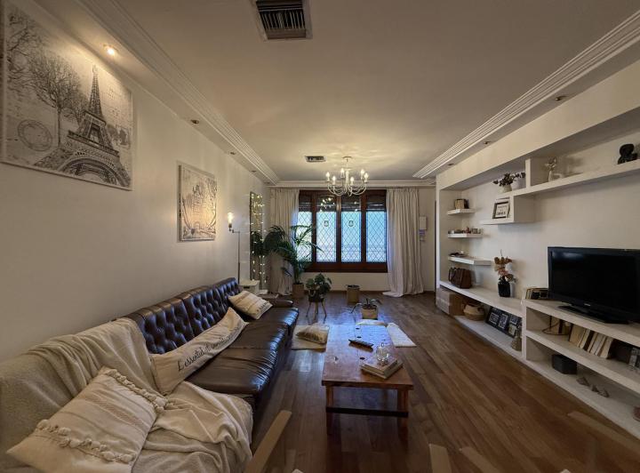 PH · 203m² · 6 Ambientes · 1 Cochera