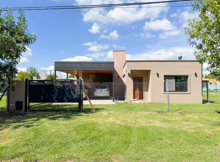 Casa · 160m² · 2 Ambientes · 2 Cocheras