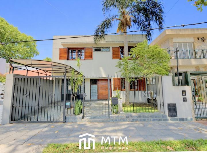 Casa · 225m² · 3 Dormitorios · 3 Cocheras