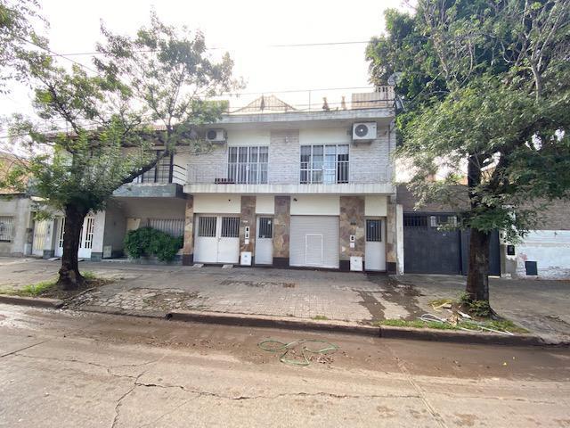 Casa · 160m² · 4 Ambientes · 3 Cocheras