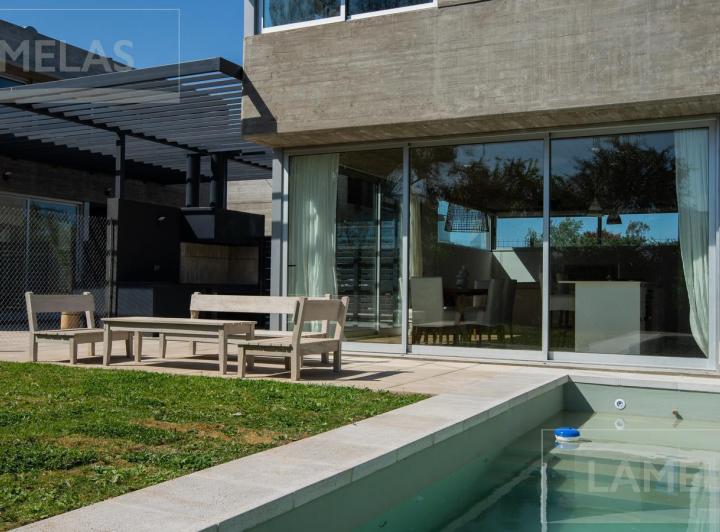 Casa · 110m² · 4 Ambientes · 2 Cocheras