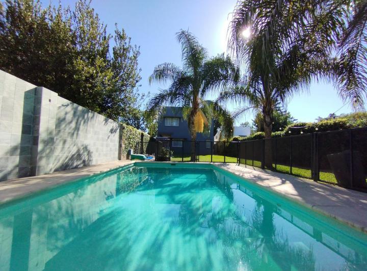 Casa · 225m² · 5 Ambientes · 2 Cocheras