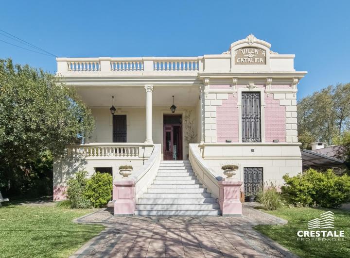 Casa · 330m² · 10 Ambientes · 3 Cocheras