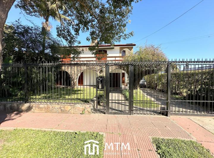 Casa · 334m² · 8 Ambientes · 3 Cocheras