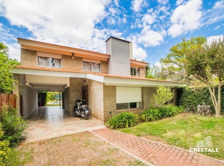 Casa · 345m² · 6 Ambientes · 2 Cocheras