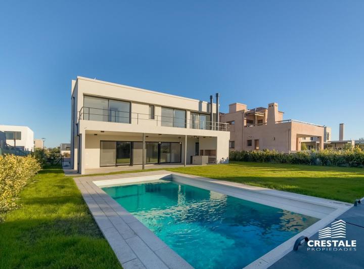 Casa · 350m² · 5 Ambientes · 2 Cocheras