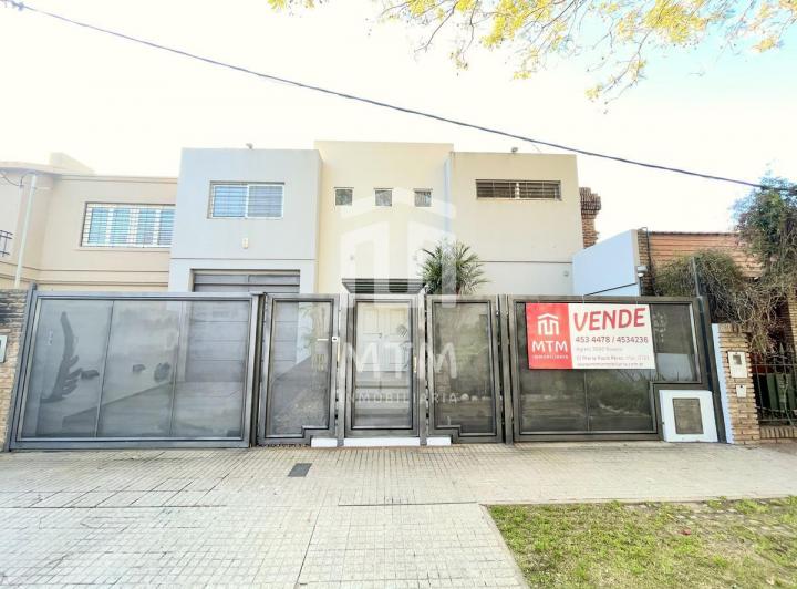 Casa · 200m² · 5 Ambientes · 2 Cocheras