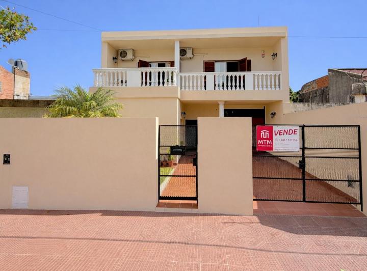Casa · 282m² · 4 Dormitorios · 3 Cocheras