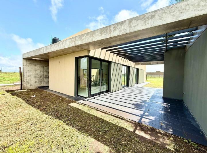 Casa · 98m² · 4 Ambientes · 1 Cochera