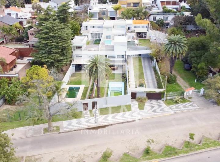 Departamento · 260m² · 7 Ambientes · 4 Cocheras