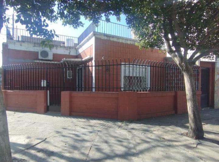 Casa · 81m² · 2 Ambientes · 1 Cochera