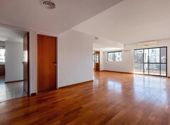 Departamento · 172m² · 8 Ambientes · 1 Cochera