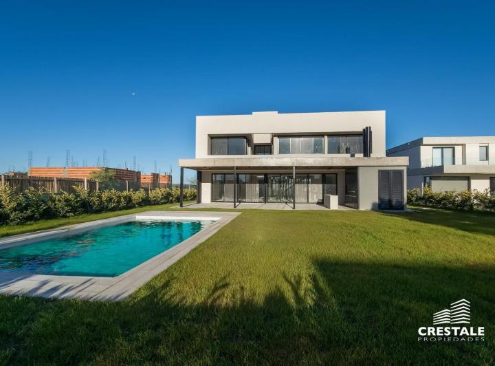 Casa · 326m² · 5 Ambientes · 1 Cochera