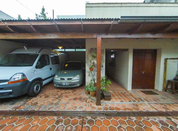 Casa · 244m² · 6 Ambientes · 4 Cocheras