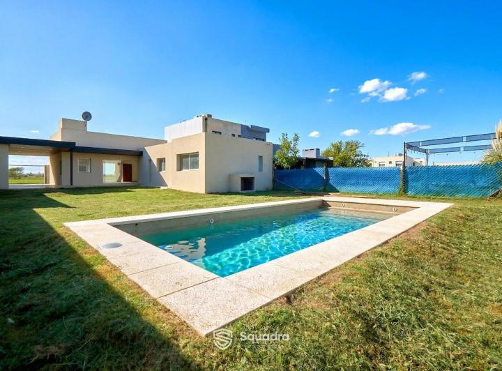 Casa · 135m² · 5 Ambientes · 2 Cocheras