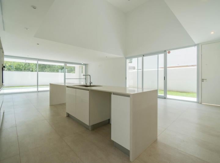 Casa · 185m² · 5 Ambientes · 2 Cocheras
