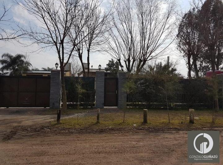 Casa · 300m² · 6 Ambientes · 1 Cochera