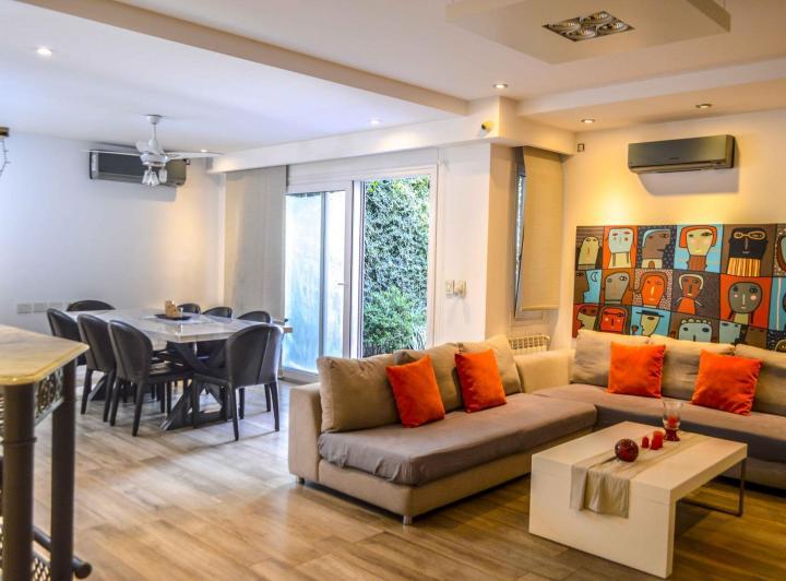 Casa · 349m² · 7 Ambientes · 3 Cocheras