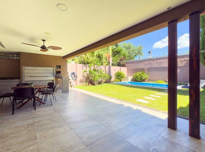 Casa · 178m² · 7 Ambientes · 2 Cocheras