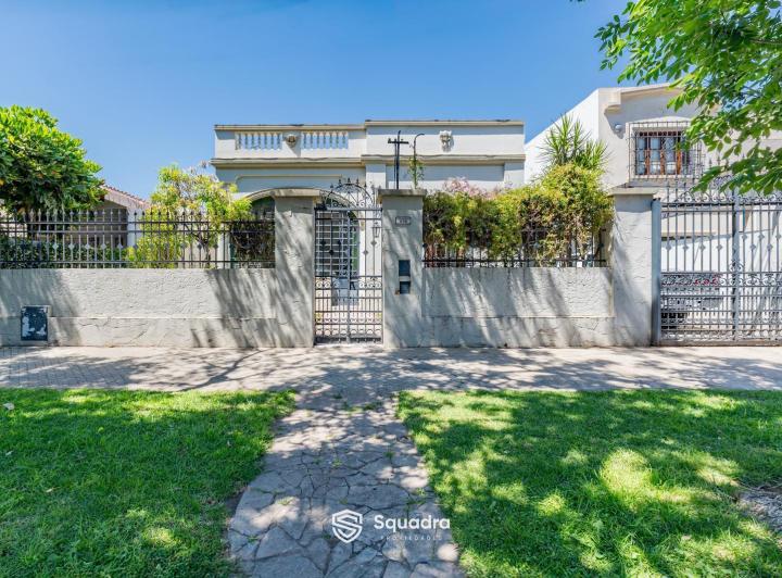 Casa · 240m² · 4 Dormitorios · 2 Cocheras