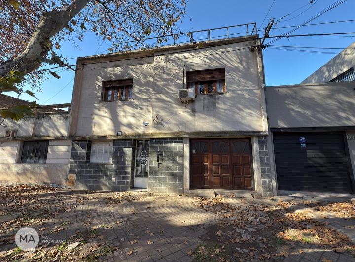 Casa · 142m² · 5 Ambientes · 1 Cochera