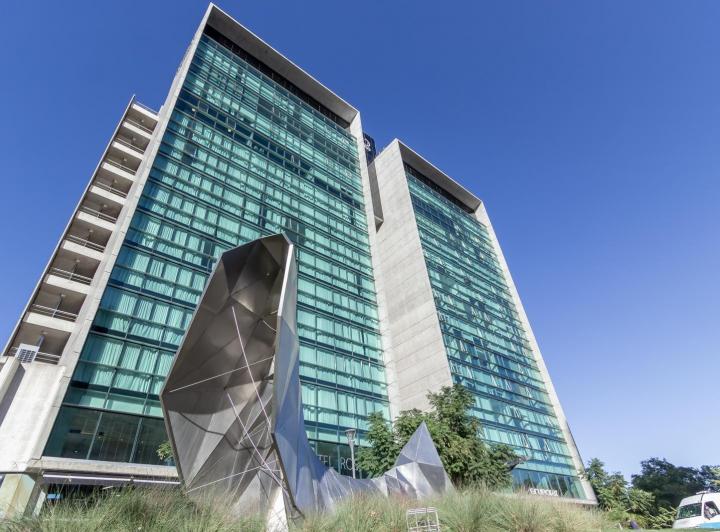 Local comercial · 168m² · 7 Ambientes · 3 Cocheras