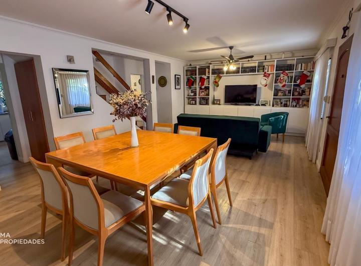 Casa · 155m² · 5 Ambientes · 2 Cocheras