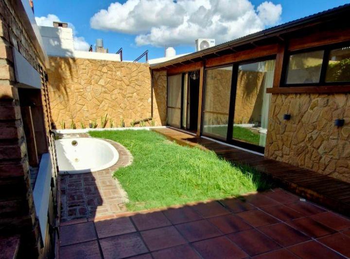 Casa · 209m² · 5 Ambientes · 1 Cochera