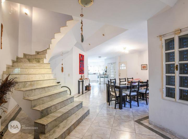 Casa · 168m² · 4 Ambientes · 3 Cocheras