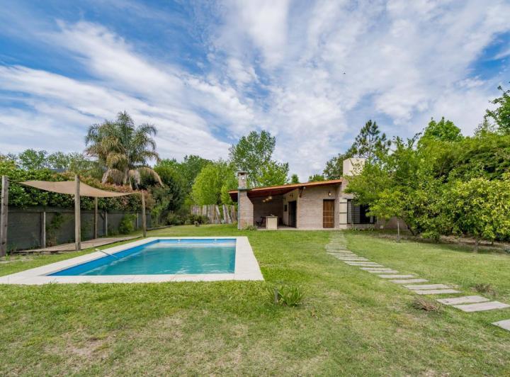 Casa · 102m² · 4 Ambientes · 2 Cocheras