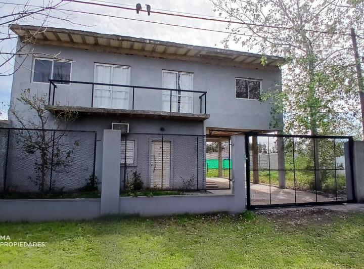 Casa · 136m² · 5 Ambientes · 2 Cocheras