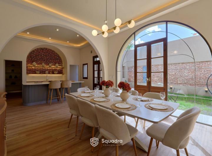 Casa · 203m² · 6 Ambientes · 1 Cochera