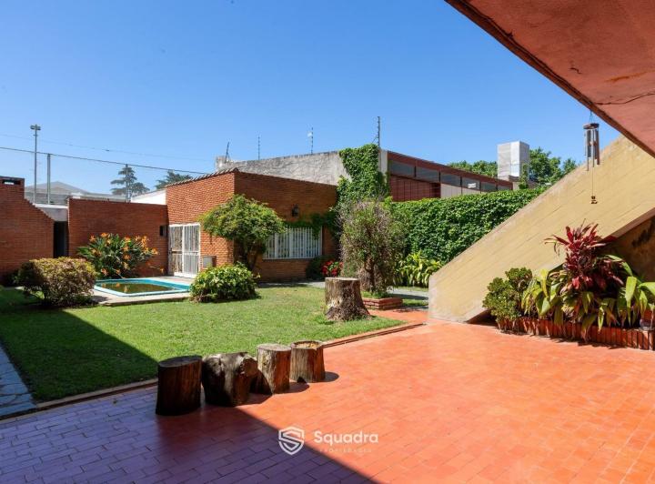 Casa · 335m² · 6 Ambientes · 3 Cocheras