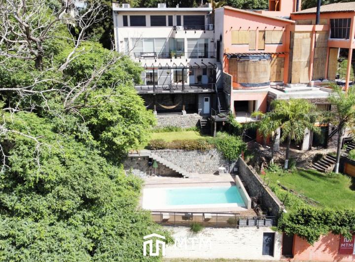 Casa · 335m² · 4 Dormitorios · 4 Cocheras