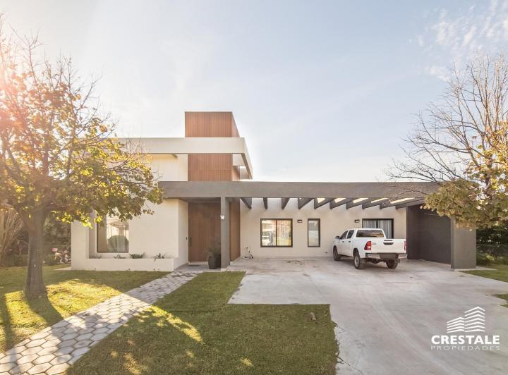 Casa · 265m² · 5 Ambientes · 4 Cocheras