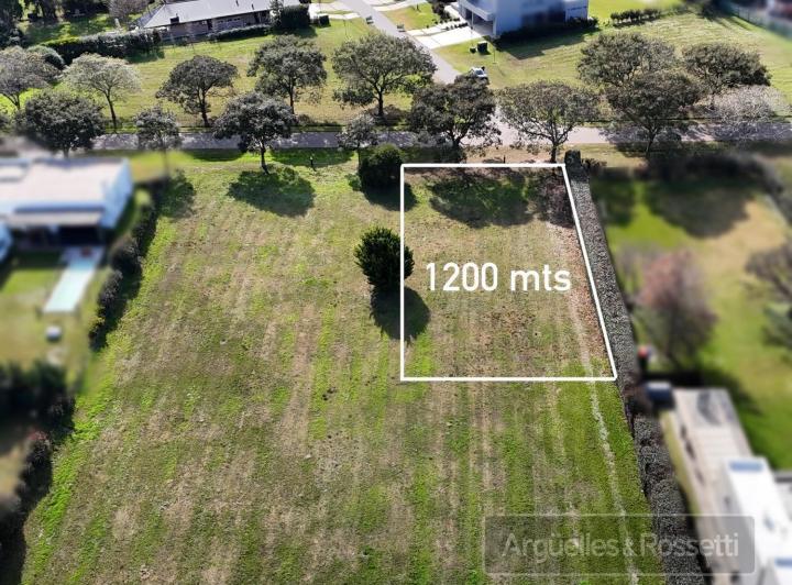 Terreno · 1200m²