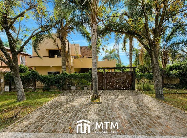 Casa · 255m² · 3 Dormitorios · 2 Cocheras