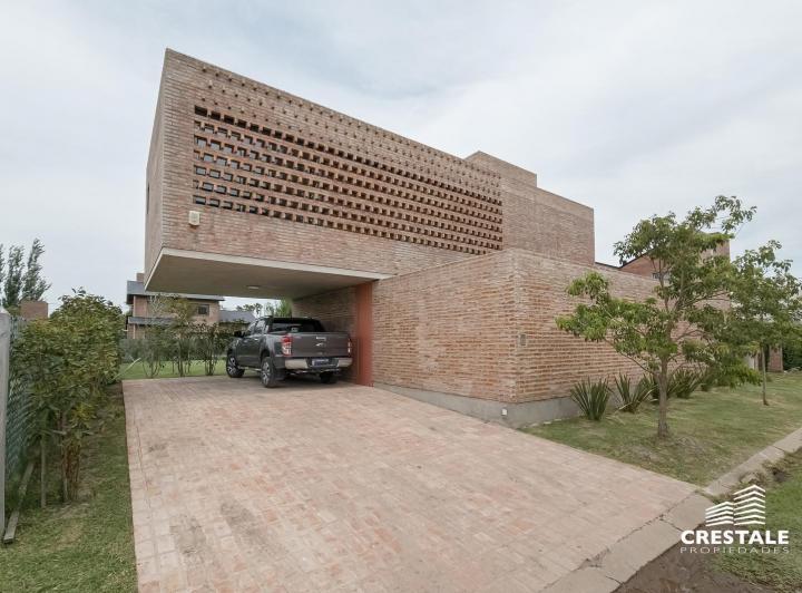 Casa · 153m² · 4 Ambientes · 2 Cocheras