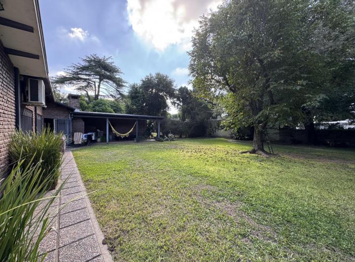 Casa · 228m² · 6 Ambientes · 2 Cocheras