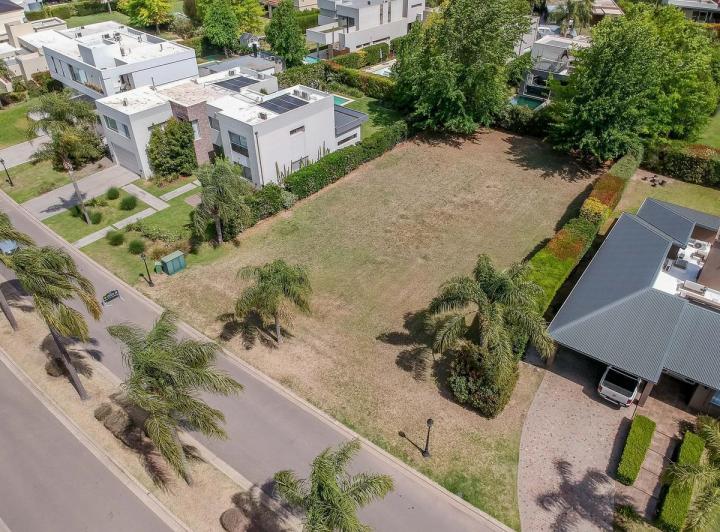 Terreno · 950m²
