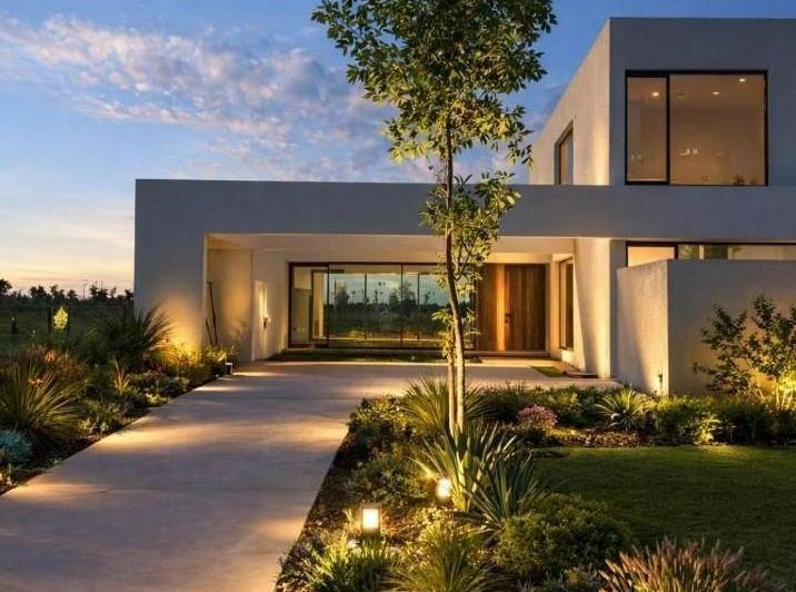 Casa · 208m² · 6 Ambientes · 2 Cocheras