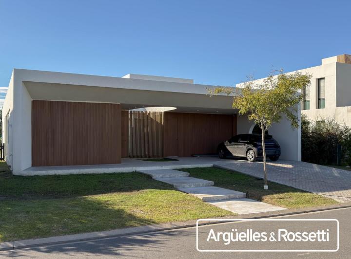 Casa · 161m² · 4 Ambientes · 1 Cochera