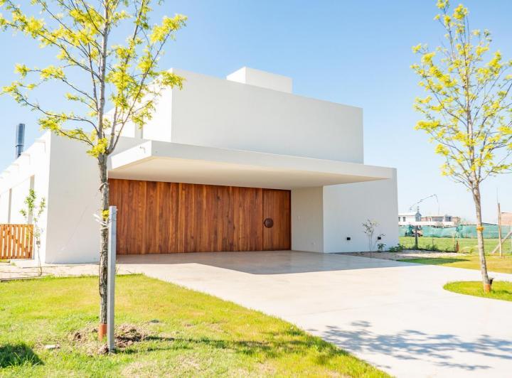 Casa · 205m² · 5 Ambientes · 3 Cocheras