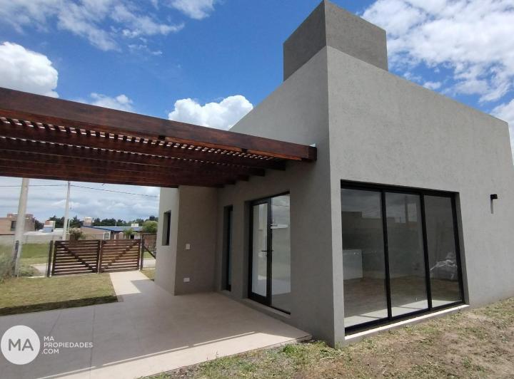 Casa · 53m² · 4 Ambientes · 2 Cocheras