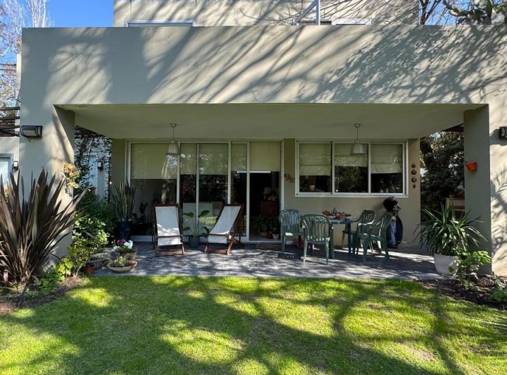 Casa · 165m² · 3 Ambientes · 2 Cocheras