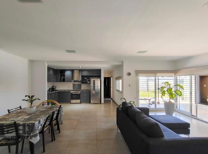 Casa · 133m² · 3 Ambientes · 2 Cocheras
